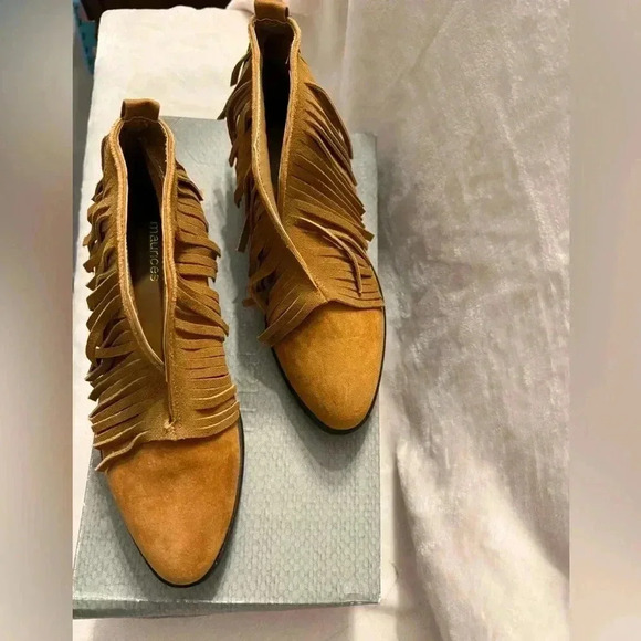 Maurice’s Gail slip on fringe ankle boots EUC Leather fringe. Women’s size 8 - Picture 7 of 8